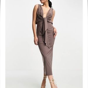 Never worn. Sleeveless Front Tie Jersey Dress
ASOS DESIGN